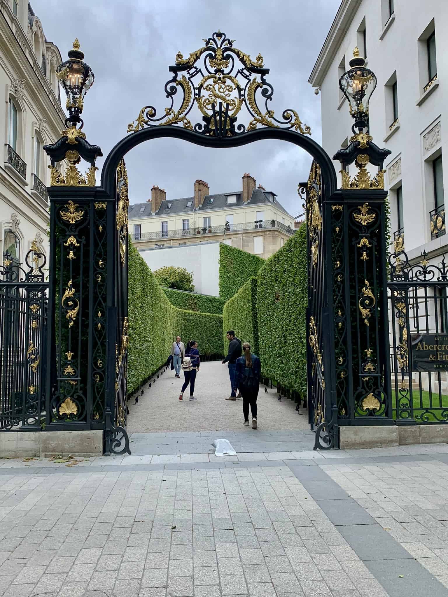 How to spend a romantic weekend in Paris - Serenity Made Easy