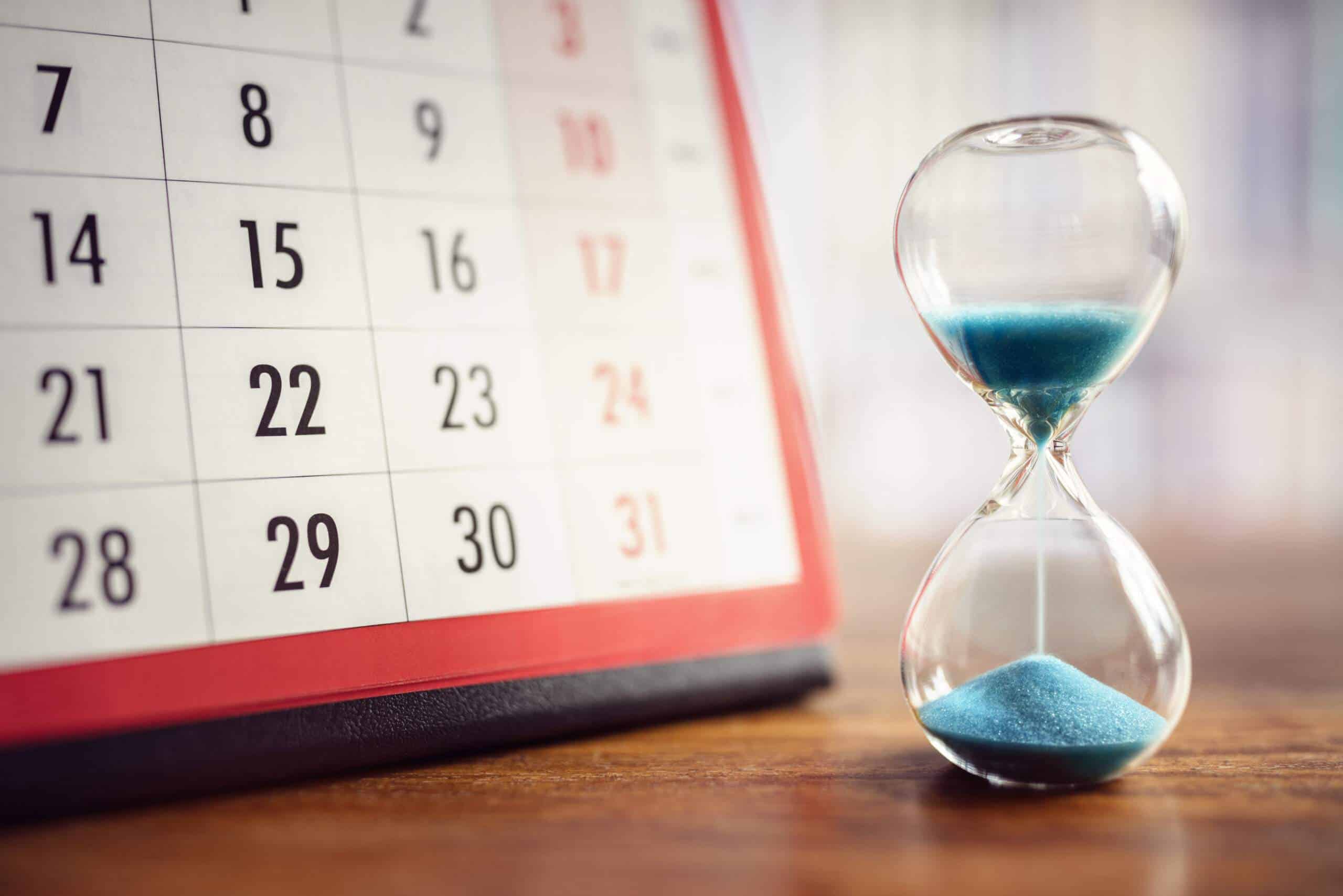 Calendar management tips - image of an hourglass and a calendar