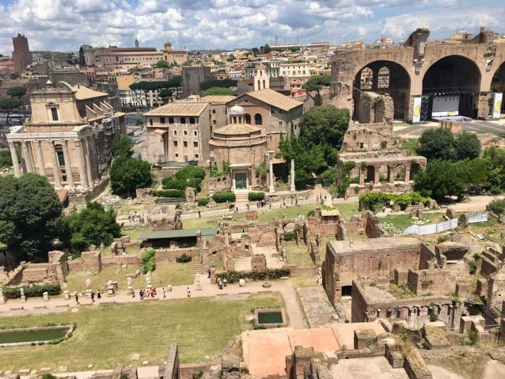 Roman Forum ruins for a perfect 10 day Italy itinerary