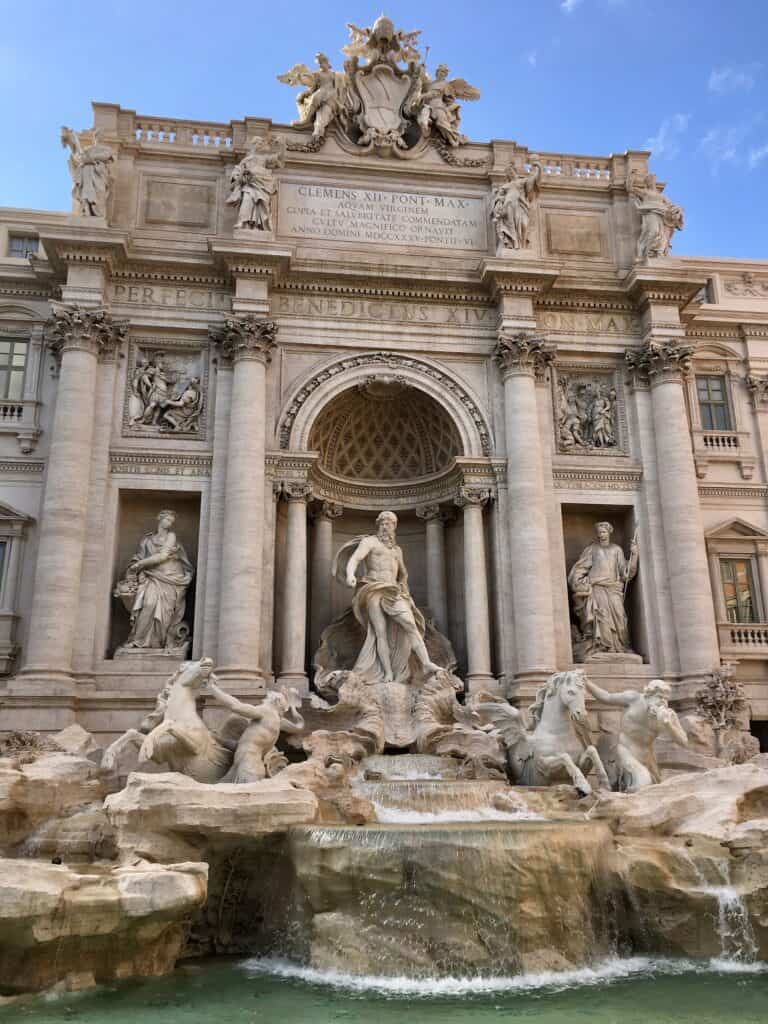 Image of the Trevi fountain in Rome