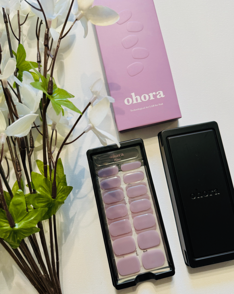 Box of Cream lavender gel nails by Ohora